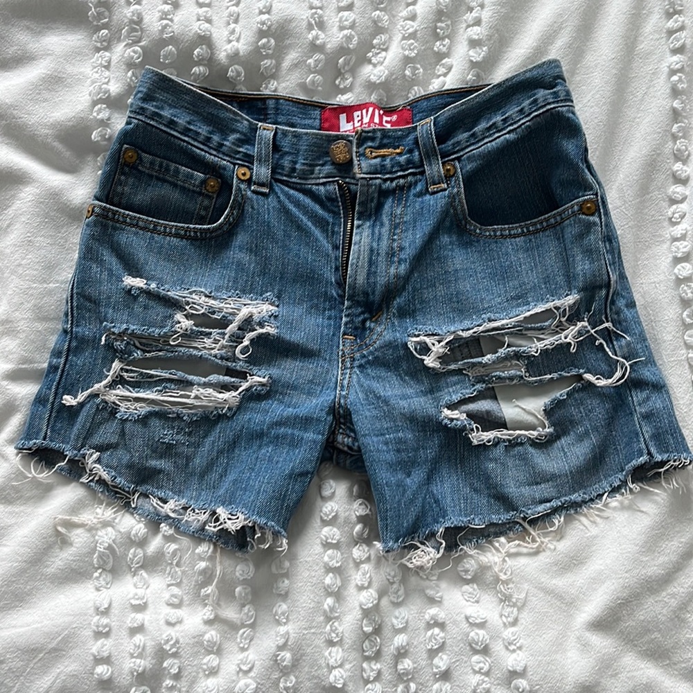 Vintage Levi’s Mid-Rise Denim Jeans - Fits a Size 25